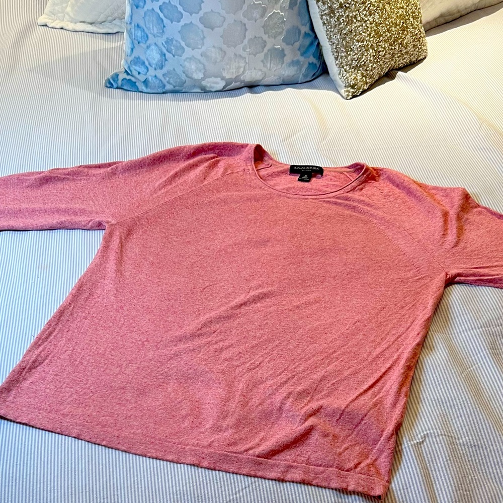 BANANA REPUBLIC silk & linen men’s sweater, great for dressing up or down